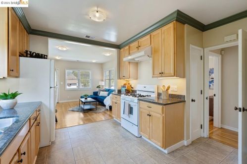 336 45 St, Oakland CA 94609-2025 exterior