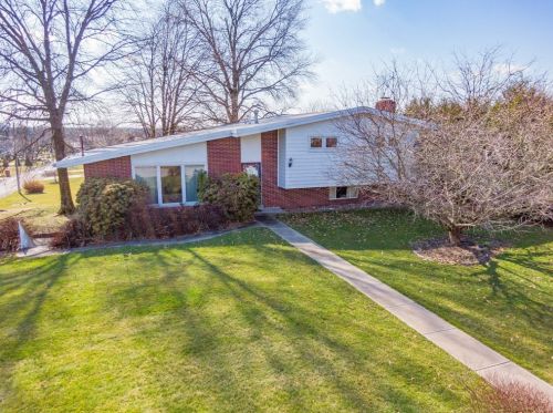 272 Teakwood Dr, New Kensington, PA 15068-6830