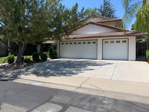 9267 Emerald Vista Dr, Elk Grove, CA 95624-2835