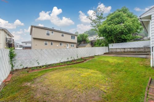 100 Cedarhurst Ave, West Paterson NJ  07424-3005 exterior
