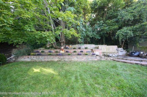 39 Shore Dr, Monmouth Hills NJ  07732-1027 exterior