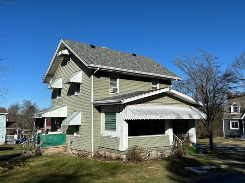 211 Harding St, New Kensington, PA 15068-2401