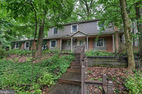 56 Brownstone Dr, Swatara, PA 17033-2501