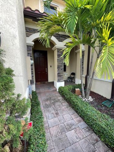 3328 91st Ter, Hialeah FL  33018-2009 exterior