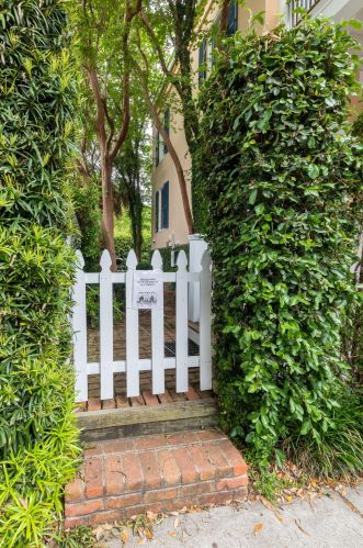 75 Sowell St, Mount Pleasant SC  29464-2660 exterior