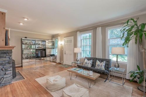 98 Kings Dr, Southport CT  06890-1209 exterior