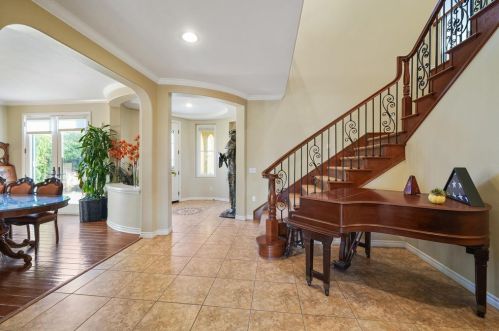 1050 Straightaway Ct, Oceanside CA  92057-1949 exterior