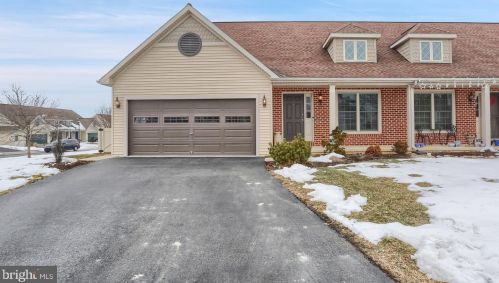 4338 Green Park Dr, Mount Joy, PA 17552-8926
