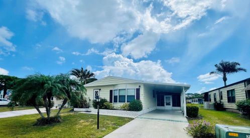 8204 Cinnamon Ln, Fort Pierce, FL 34952-3327