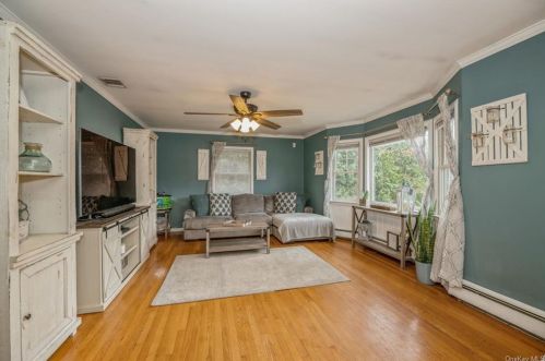1724 Summit St, Yorktown Hgts NY  10598-4620 exterior