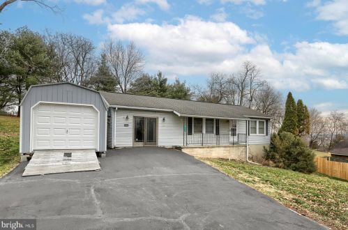 42 Cumberland Dr, Navy Sup Dpt PA  17050-1700 exterior