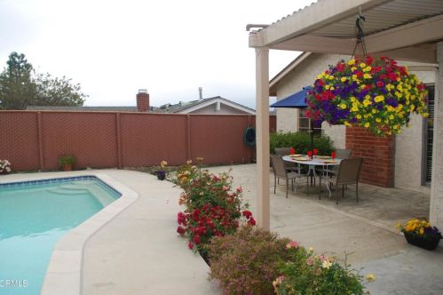 5042 Carolyn Way, Glendale CA 91214-1061 exterior