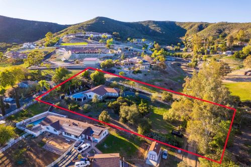 11382 Crazy Horse Dr, Lakeside CA 92040-1205 exterior