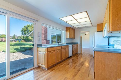 2 Valley Oaks Ln, Santa Rosa CA  95409-6234 exterior