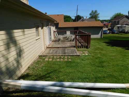 1202 Riverview Dr, Kewaskum WI  53040-9782 exterior