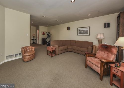 167 Meadow View Ln, Lansdale PA  19446-5930 exterior