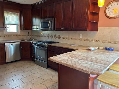 869 Gates Ave, Piscataway NJ  08854-5017 exterior