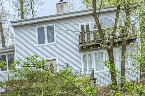3452 Hillside Dr, Mohegan Lake, NY 10547-1314