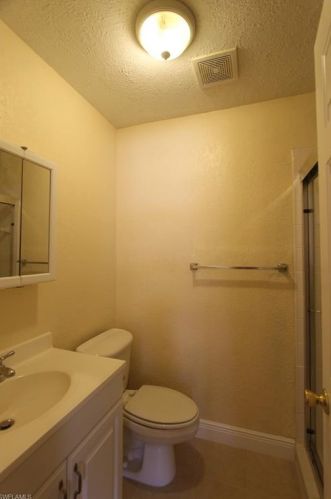 4633 Bayshore Dr, Naples FL  34112-4357 exterior