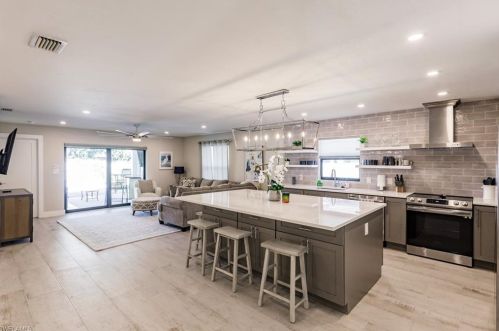 761 99th Ave, Naples, FL 34108-2231