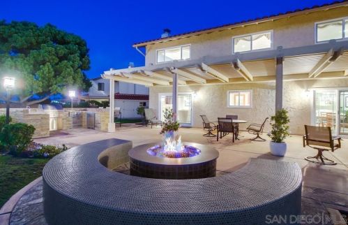 7060 Dennison St, San Diego CA 92122-2431 exterior