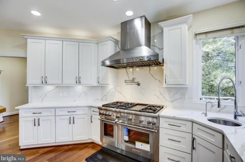 20405 Crimson Pl, Leesburg VA 20175-6362 exterior