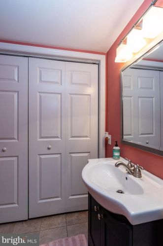 20 Deep Holw Ln, Lancaster PA  17603-7416 exterior