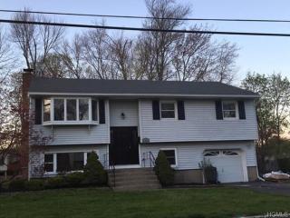 14 Centennial Dr, Garnerville, NY 10923-1106
