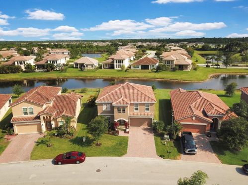 1753 Berkshire Cir, Vero Beach FL 32968-6720 exterior