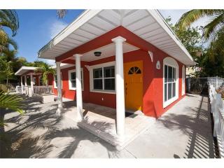 535 Beach Rd, Sarasota, FL 34242-1946