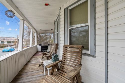 28 Rochambeau Ave, Providence RI 02906-1908 exterior