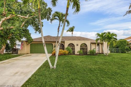 1423 38th St, Cape Coral, FL 33914-5639