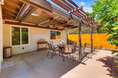 757 Honeydew Ln, Vista CA  92084-3115 exterior