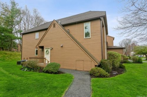 112 Ridgeview Ln, Yorktown Hgts, NY 10598-5319