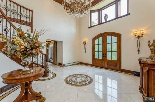 806 Sussex Rd, Franklin Lakes, NJ 07417-1030