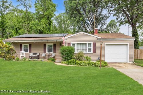 22 Cherry Tree Ln, Middletown, NJ 07748-1844