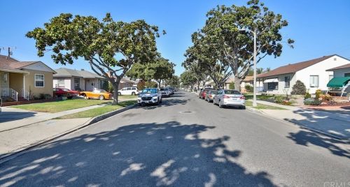 4561 Adenmoor Ave, Lakewood CA  90713-2515 exterior