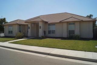 3320 Mission Dr, Hanford, CA 93230-7205