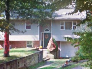 345 Church Ln, Northampton, NY 11901-5511