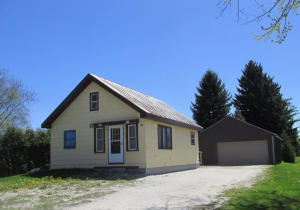 715 Forest Home Dr, Manitowoc, WI 54220-9690