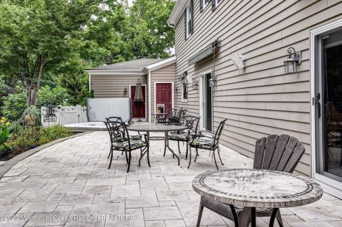 515 Seven Bridges Rd, Little Silver NJ  07739-1742 exterior