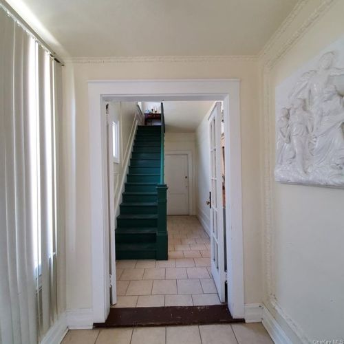 914 Revere Ave, Bronx, NY 10465-1923