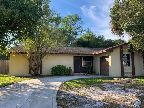 518 Kingston St, Fort Pierce, FL 34983-8640