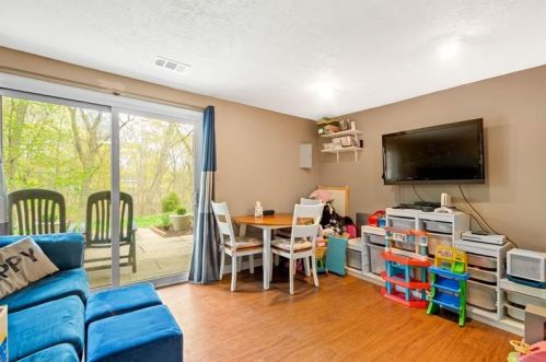 3138 Laurel Ridge Cir, Bridgeville PA  15017-1655 exterior