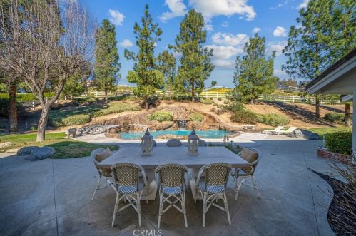 41664 Camino Del Vino, Temecula CA  92592-8439 exterior