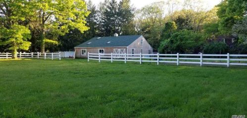 75 Hunter Ave, Miller Place, NY 11764-3114