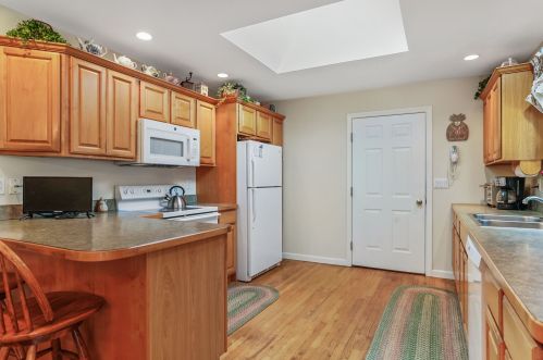 24 Briallia Cir, Newmarket NH  03857-2194 exterior