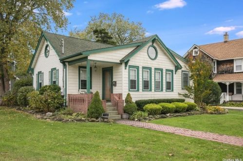 26 Bourdette Pl, Amityville, NY 11701-3646