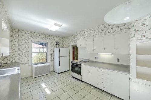 310 Elmgrove Ave, Providence RI  02906-4252 exterior