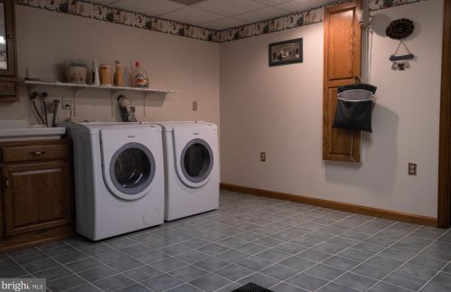 1474 Old Bernville Rd, Dauberville PA  19533-9127 exterior